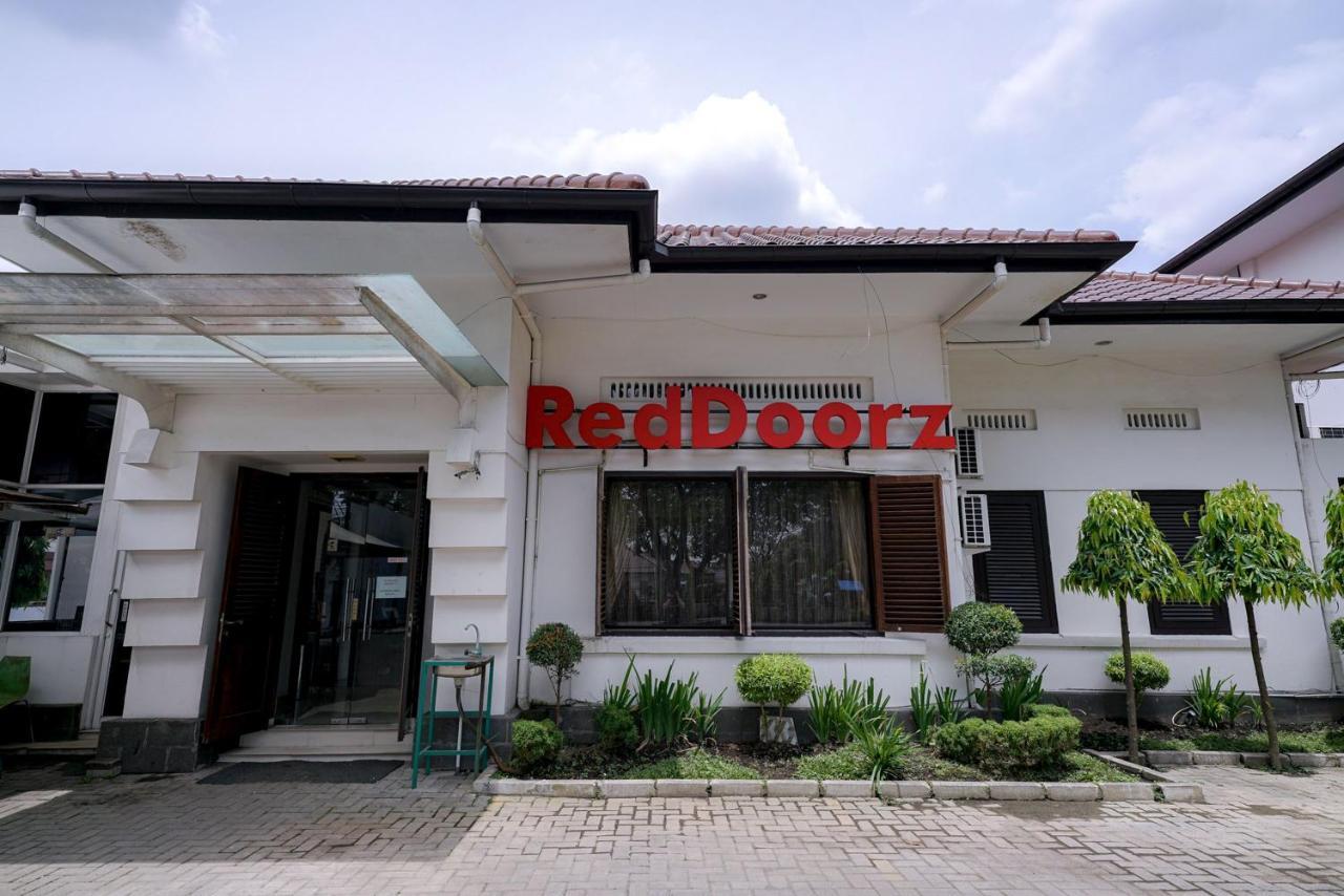 Reddoorz @ Avros Guest House Medan Dış mekan fotoğraf
