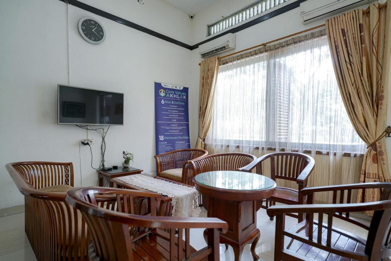 Reddoorz @ Avros Guest House Medan Dış mekan fotoğraf
