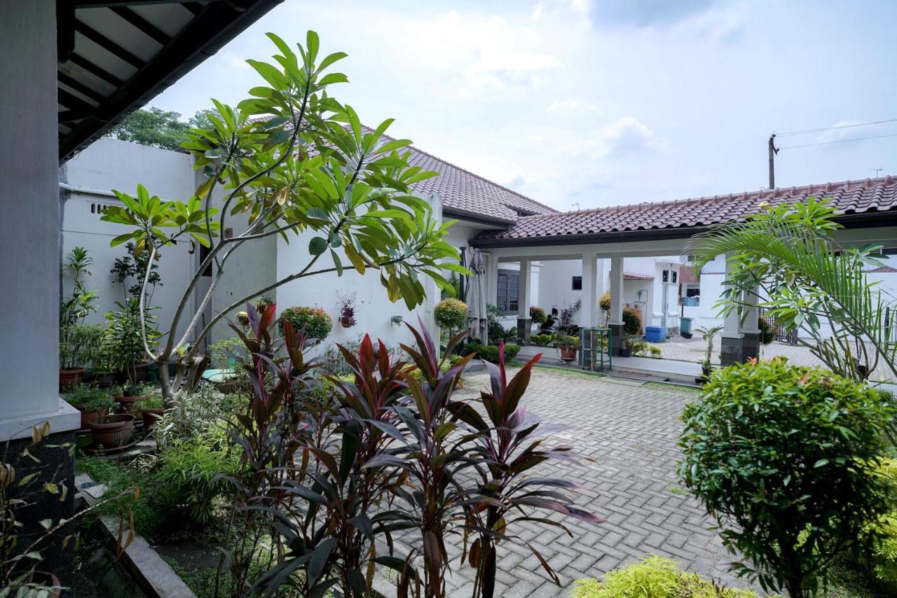 Reddoorz @ Avros Guest House Medan Dış mekan fotoğraf