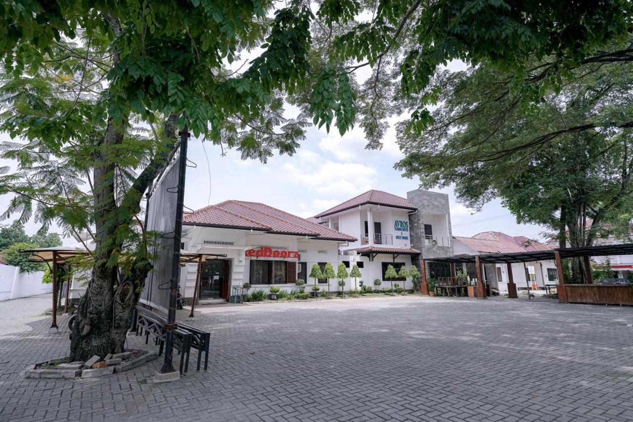 Reddoorz @ Avros Guest House Medan Dış mekan fotoğraf