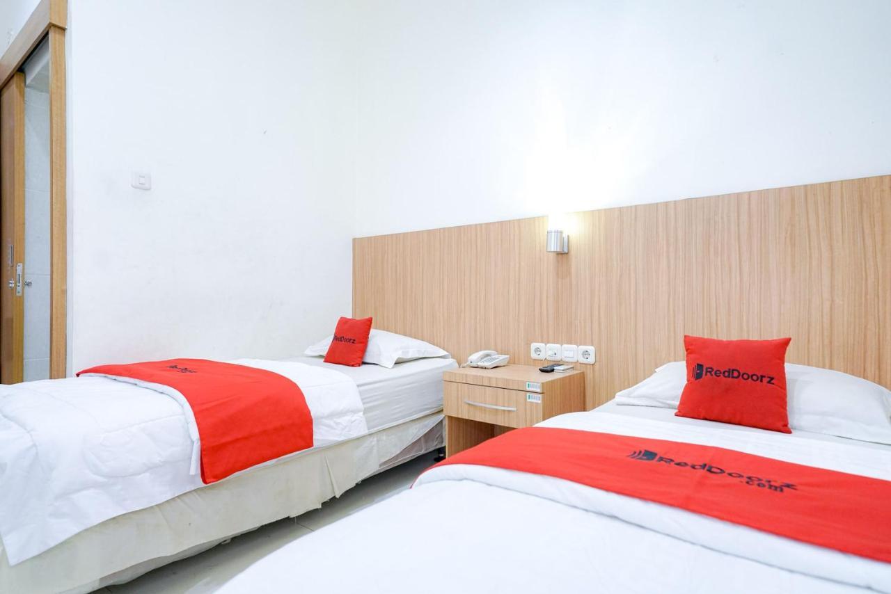 Reddoorz @ Avros Guest House Medan Dış mekan fotoğraf