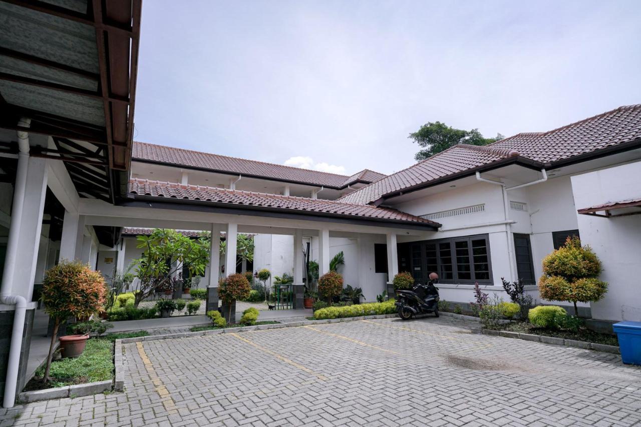 Reddoorz @ Avros Guest House Medan Dış mekan fotoğraf